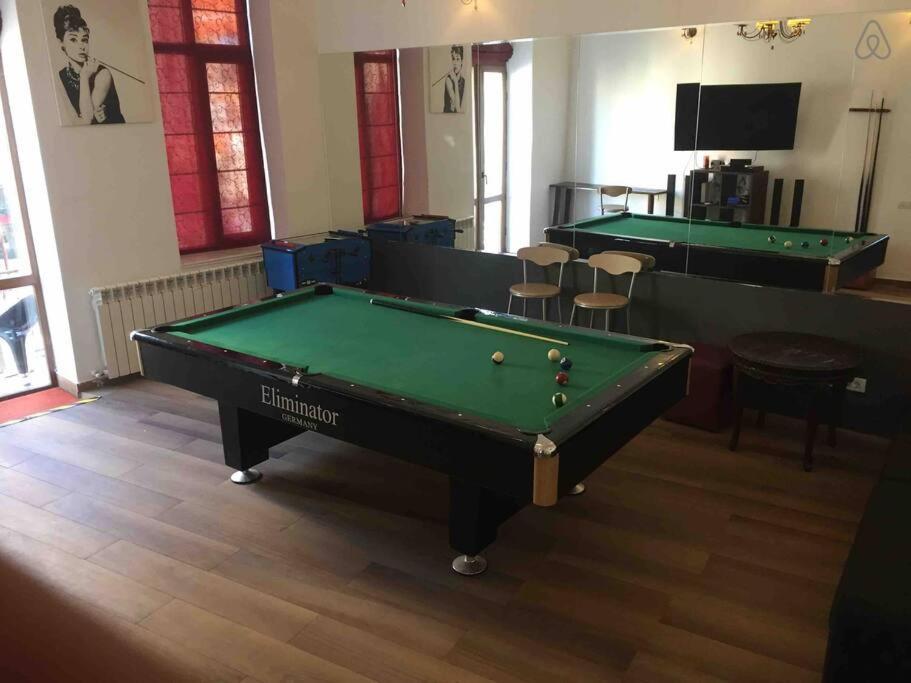 The Castle Of Piata Romana Hostel Bukareszt Zewnętrze zdjęcie