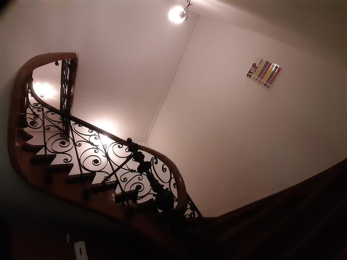 The Castle Of Piata Romana Hostel Bukareszt Zewnętrze zdjęcie